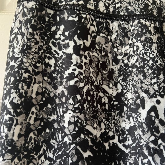 Marika Reversible leggings NWT medium - Picture 4 of 6